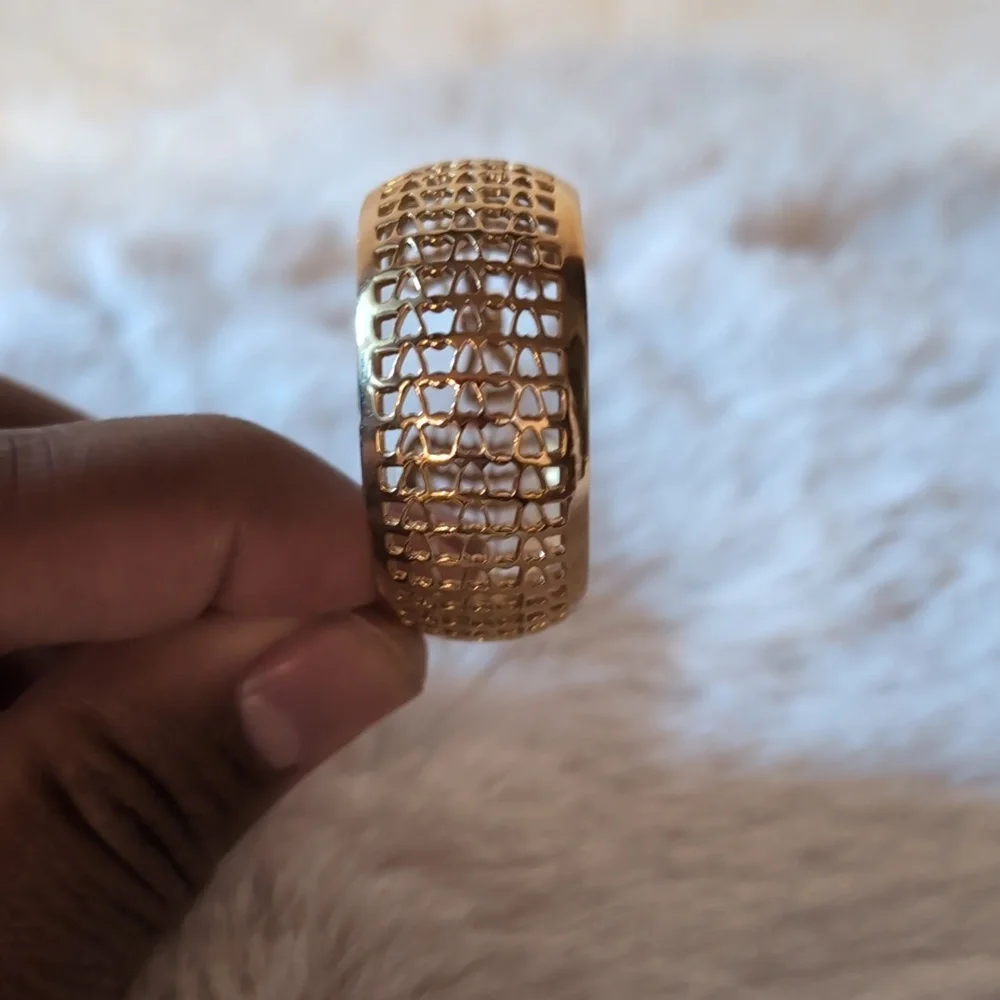 Vintage Gold Toned Hoop Earrings - Picture 3 of 10